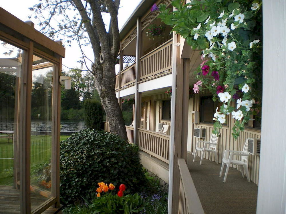 Campbell River Lodge Екстер'єр фото