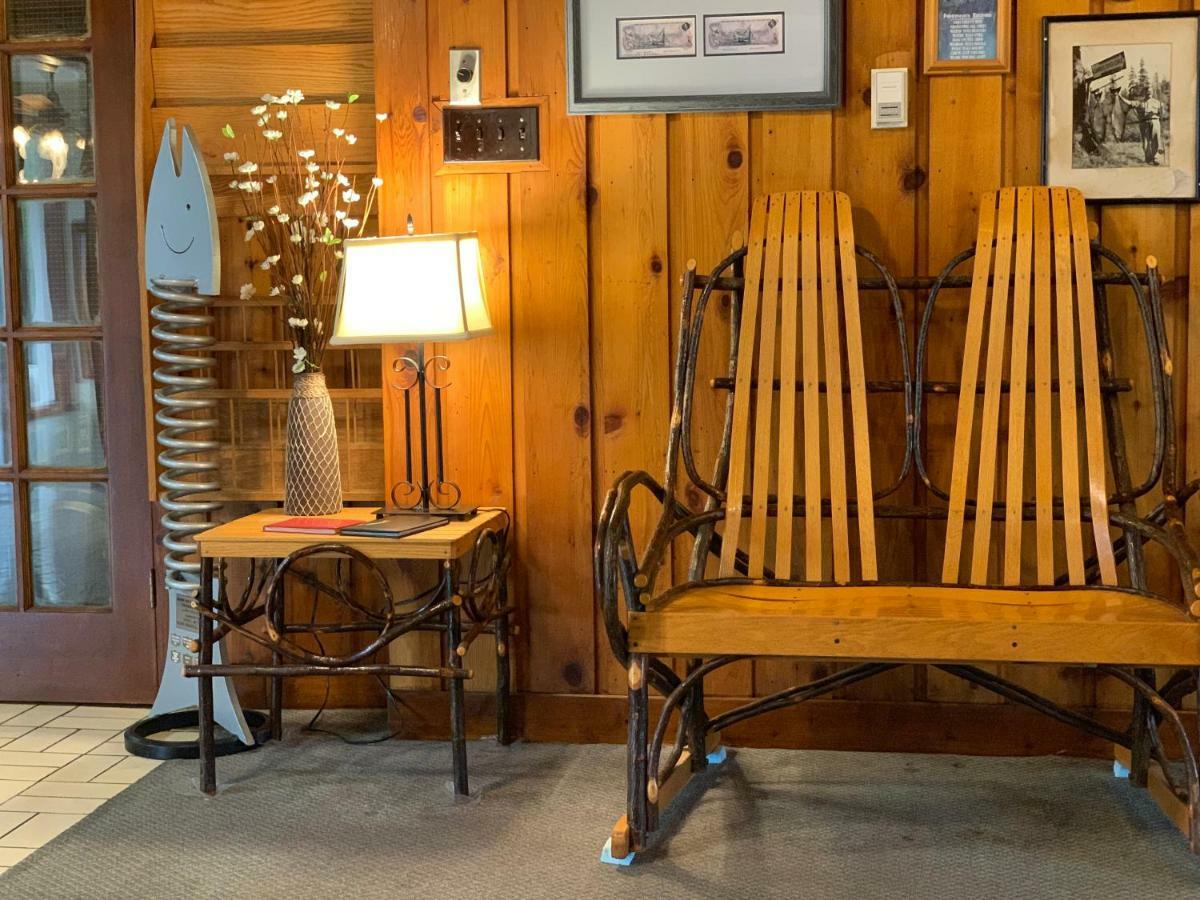 Campbell River Lodge Екстер'єр фото
